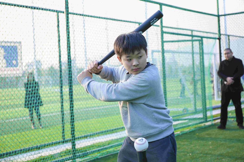 北京凯文学校同学们棒球练习